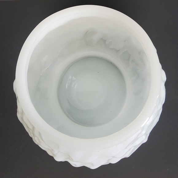 Vintage E.O. Brody Co Opaque Milk Glass Vase - Picture 6 of 7
